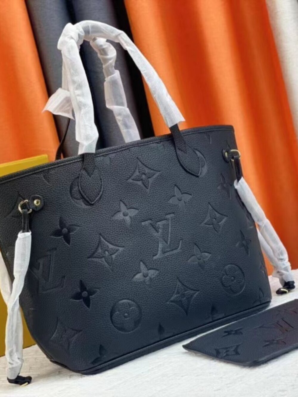 Louis Vuitton Handbags - Picture 2 of 9
